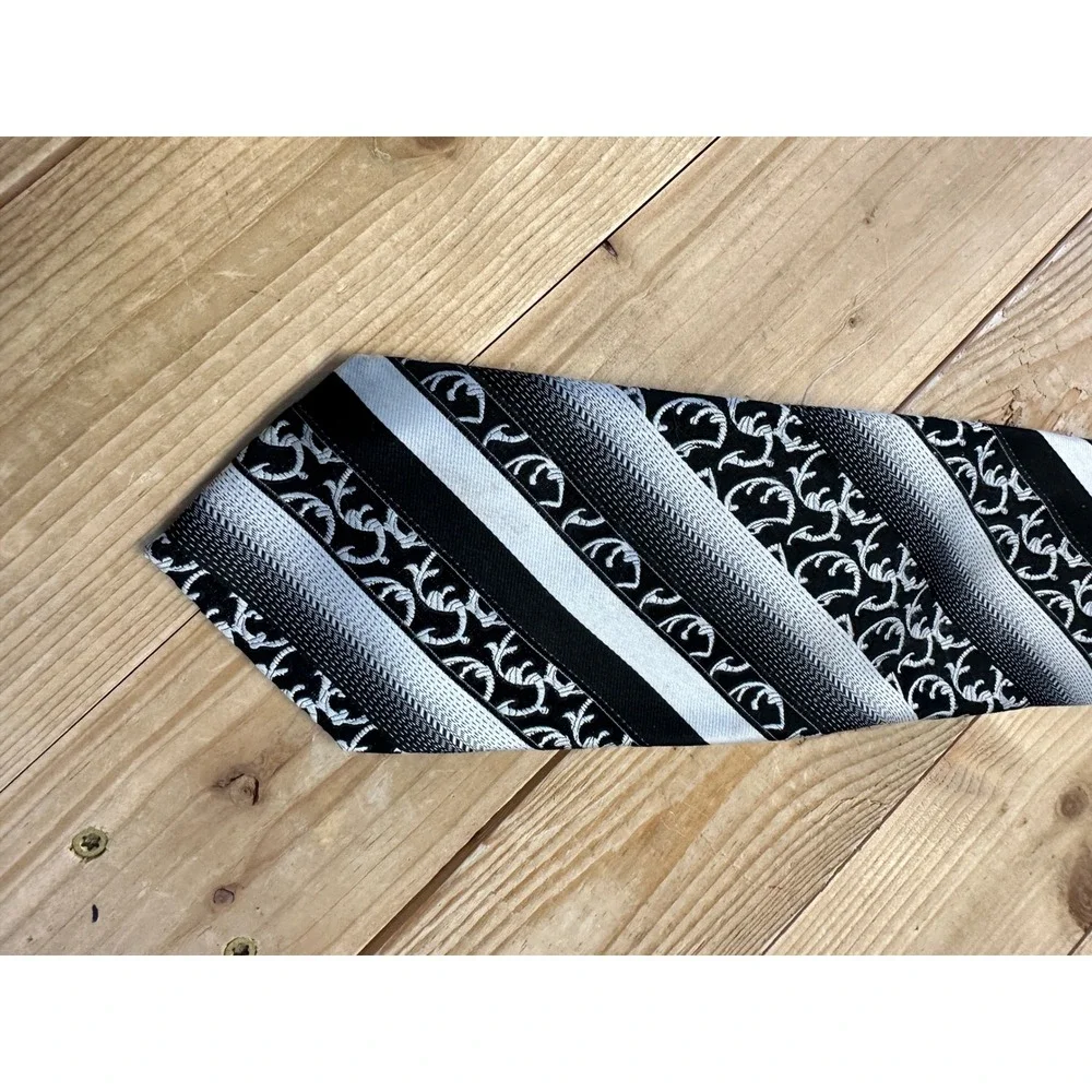 Phat‎ Farm Mens Silk Necktie Black White Grey Striped Scroll Filigree Pattern